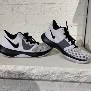 Nike Men’s. ‘Air Precision II’ size 6. Worn once. Excellent condition.